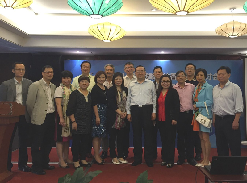 07_陳洪輝常委、劉江成副部長和楊斌會長、賀良梅會長与商會領導和嘉賓合照_800.jpg