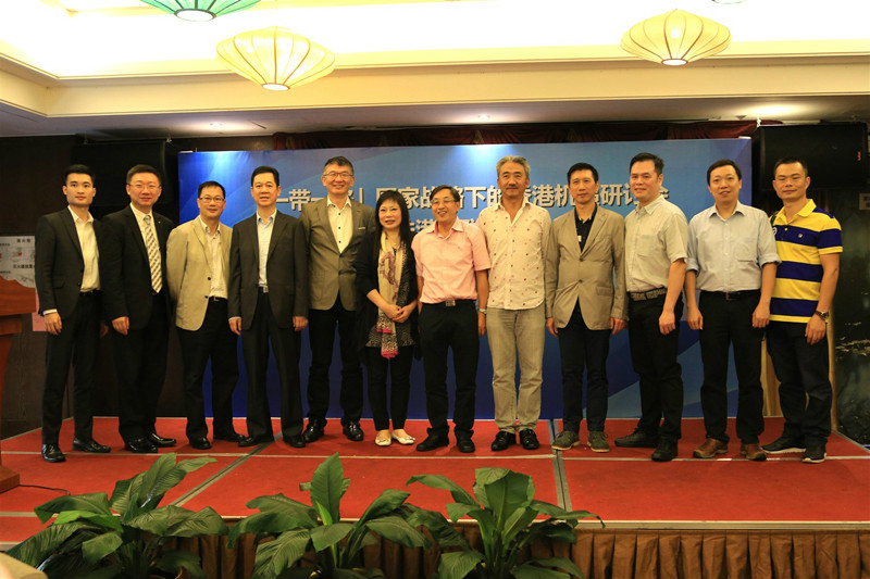 09_香港珠海青年交流促進會嘉賓和主辦領導合照_800.jpg